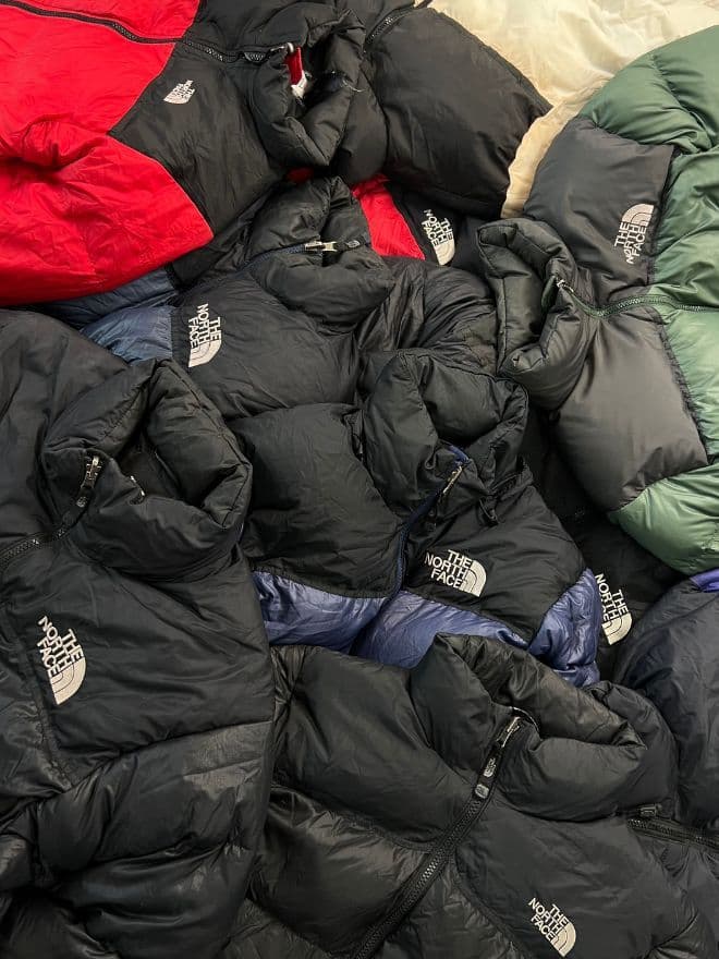 Bundle of  Vintage TNF 700 Mixed Puffer Jackets — image 3 of 5