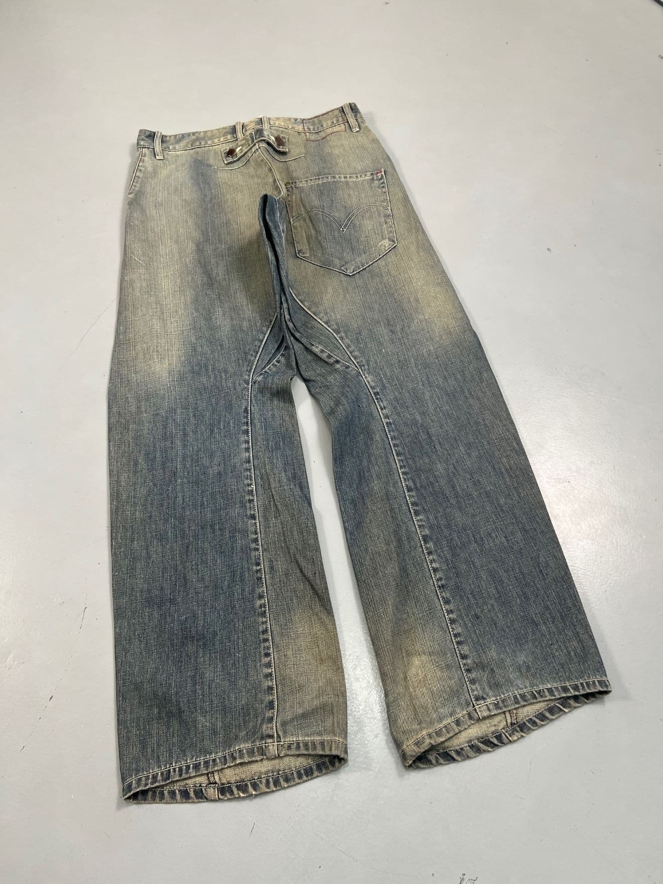 Vintage Levi’s Engineer Jeans Buckle-Belt – Size US 32 / EU 48