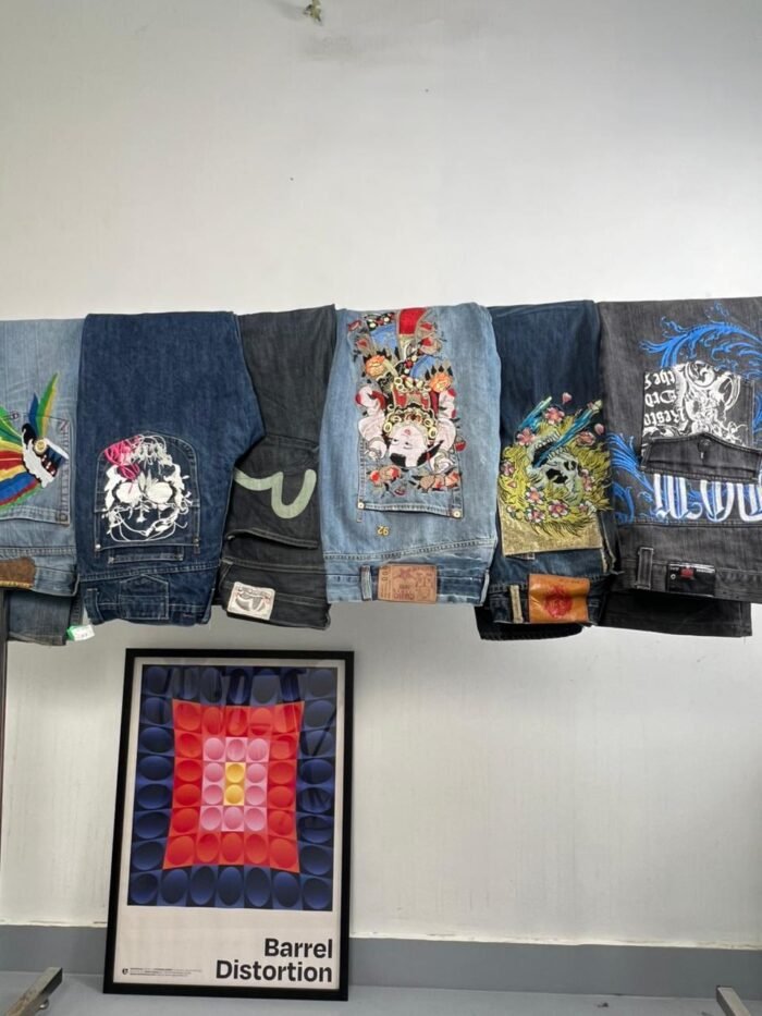 BUNDLE OF 20 VINTAGE HIP HOP EMBROIDERED DENIMS - Image 3
